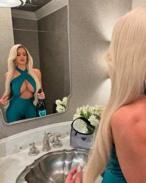 maryse 322827555_840002570.jpg