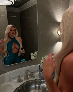 maryse 322794050_15858217692.jpg