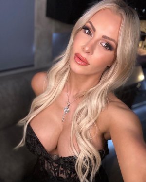 maryse 338964538_9724116608.jpg