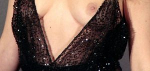Adriana Abenia Nip Slip 35 - thefappeningblog.com.jpg