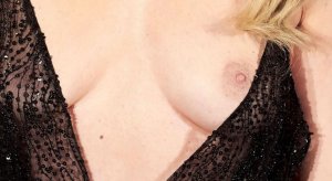 Adriana Abenia Nip Slip 29 - thefappeningblog.com.jpg