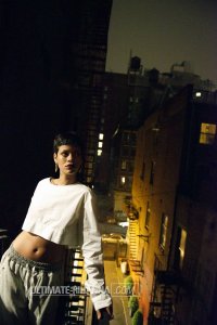 Rihanna Topless Sexy 8-thefappeningblog.com.jpg