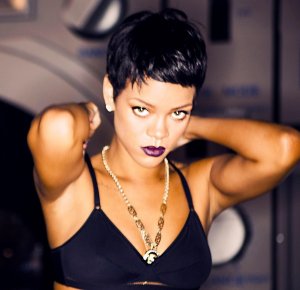 Rihanna Topless Sexy 31-thefappeningblog.com.jpg