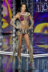 Lais Ribeiro Sexy 4-thefappeningblog.com.jpg