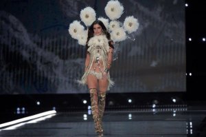 Sara Sampaio Sexy 10-thefappeningblog.com.jpg