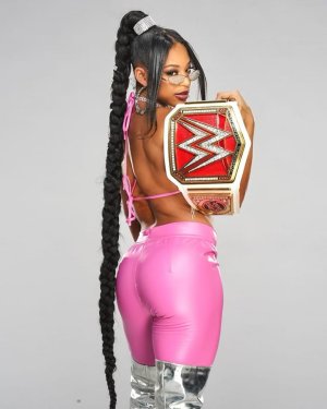 bianca acmjz4zd1i6b1.jpg