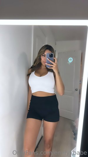 Emilykbabe pic (201).jpeg