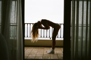 Dora Yoder Nude & Sexy 4-thefappeningblog.com.jpg