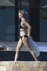 Charlize Theron Sexy 3--thefappeningblog.com.jpg
