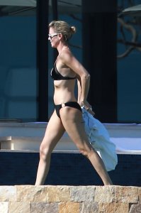 Charlize Theron Sexy 13--thefappeningblog.com.jpg