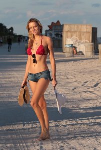 Louisa Warwick 26--thefappeningblog.com.jpg