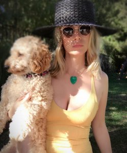 January Jones 1--thefappeningblog.com.jpg