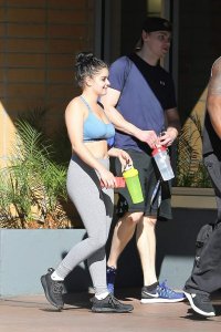Ariel Winter 2--thefappeningblog.com.jpg