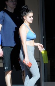 Ariel Winter 12--thefappeningblog.com.jpg
