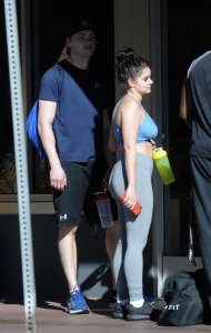 Ariel Winter 22--thefappeningblog.com.jpg