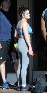 Ariel Winter 25--thefappeningblog.com.jpg