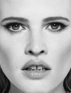 Lara Stone 2 thefappeningblog.com.jpg