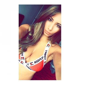 Kayleigh Morris 25-thefappeningblog.com.jpg