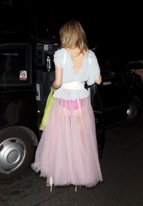 Suki Waterhouse Braless 24-thefappeningblog.com.jpg