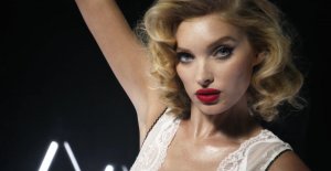 Love Advent 2017 - Day 1 31-thefappeningblog.com.jpg