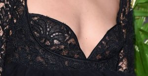 Anja Rubik See Through 7 thefappeningblog.com.jpg