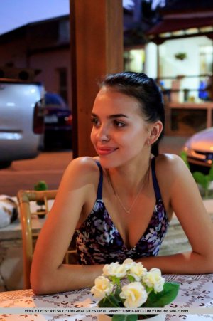 venice-lei-gets-ready-for-morning-sex-as-she-bares-her-sweet-muff-01 thefappeningblog.com.jpg