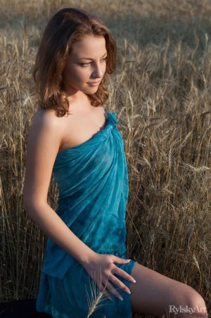 nikia-psenicce-01 thefappeningblog.com.jpg