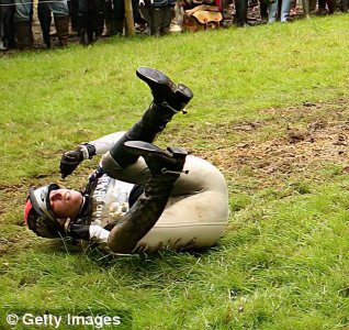 Zara Phillips NeSgTtQU_4x4.jpg