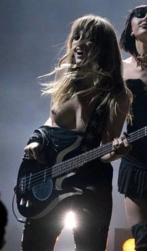 Victoria de Angelis (2).jpg