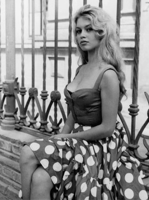 Brigitte Bardot On The Set Of A Woman Like Satan -4630d523e551d1be0096e66d1f860de0 1f7e5919 2048.jpg