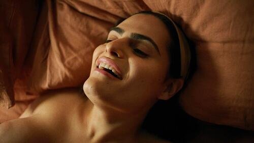 Nava Mau - Baby Reindeer - S01E05 - 2_1-500.jpg