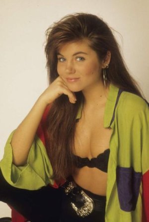 a_little_bit_of_love_for_kelly_kapowski_640_19.jpg