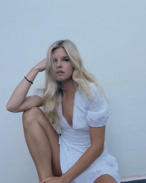 Ana Mulvoy Ten (8).jpg