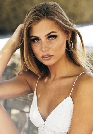 740full-amanda-strand (3).jpg