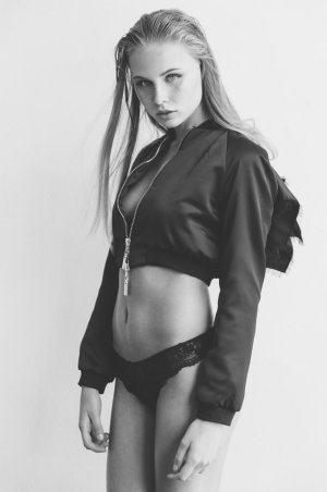 Amanda Strand (17).jpg