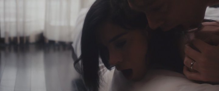 Sarah Silverman - I Smile Back 2015 720p_mkv_snapshot_00_52_[2015_11_06_13_24_40].jpg