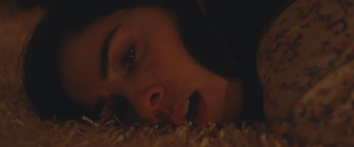 Sarah Silverman - I Smile Back 2015 720p_mkv_snapshot_03_01_[2015_11_06_13_26_53].jpg