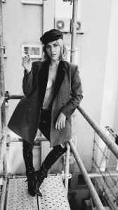 Giovanna Ewbank Topless 2.jpg