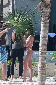 Sara Sampaio 14 thefappeningblog.com.jpg