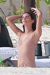 Sara Sampaio 24 thefappeningblog.com.jpg