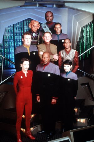 ..58965164_the_cast-star_trek-ds9.jpg