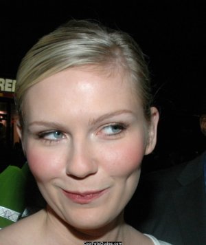 d8e_cb2_kirsten_dunst_HQetown16.jpg