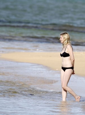 Kirsten-Dunst-in-Black-Bikini-at-the-Beach-on-Hawaii-7.jpg