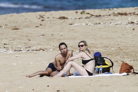 Kirsten-Dunst-in-Black-Bikini-at-the-Beach-on-Hawaii-12.jpg