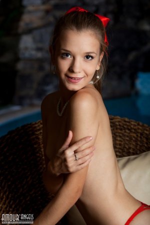 0105-02 thefappeningblog.com.jpg