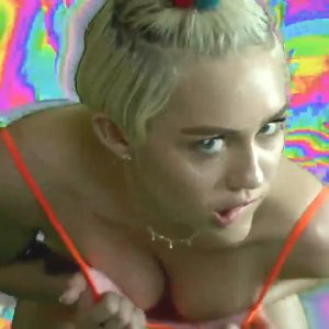 Miley-Cyrus-Sexy-5.jpg