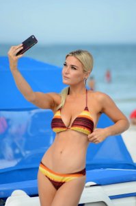 Lauren Hubbard 32 thefappeningblog.com.jpg