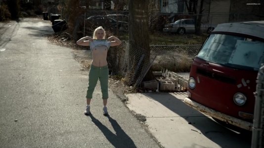 Emily Bergl @ Shameless S05 E07 (2015)_03.jpg