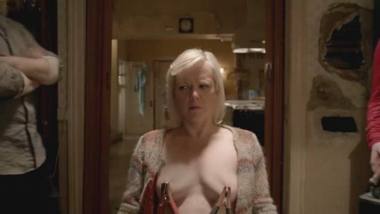 emily-bergl-shameless-s05e11-1.jpg