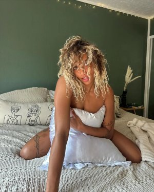 Salah Brooks (5).jpg